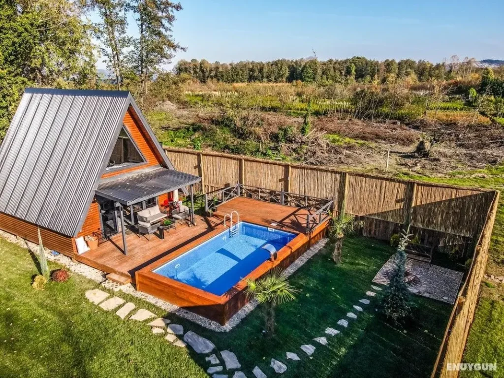 Sapanca Uğurlu Bungalov: Rüstempaşa’da Özel Havuz ve Kahvaltılı Sakin Plan